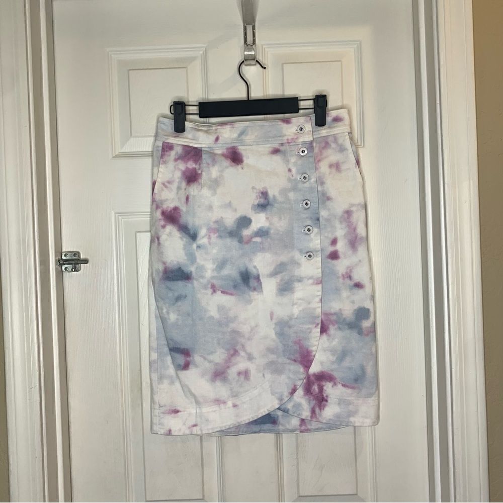 Anthropologie Kimmie Tulip Purple Blue and White Tie Dye Button Skirt Size 2